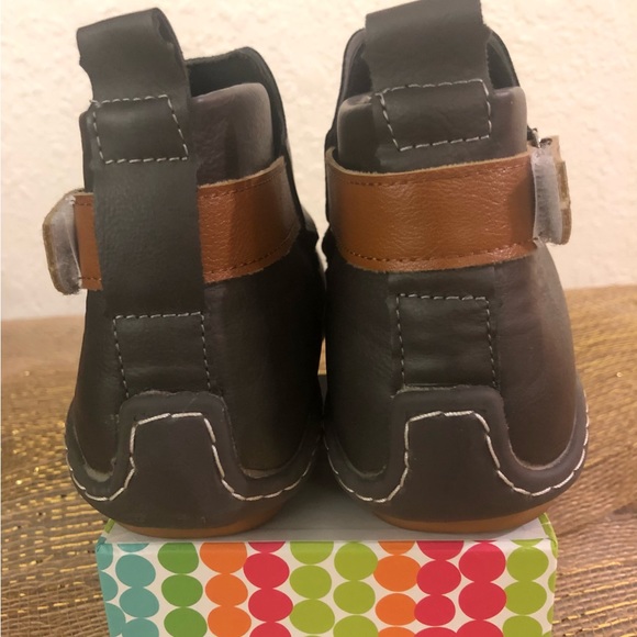 Ankle boots that are like new, Taupe, beige strap with Velcro to tighten - Picture 5 of 8